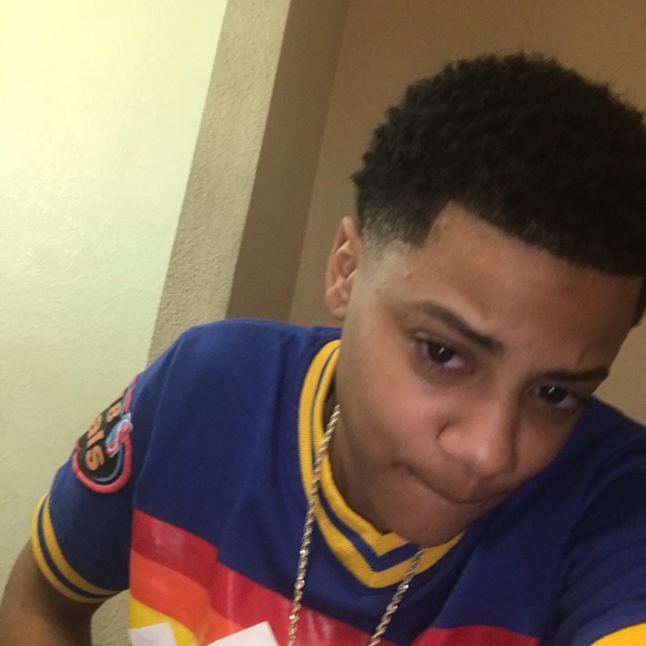 Profile Picture of Ronjae Vanrooyen (@ronjaevan21) on Poshmark