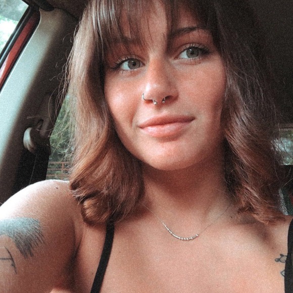 Colette Davis - Poshmark Profile Picture of Colette Davis (@colettepdavis19) on Poshmark