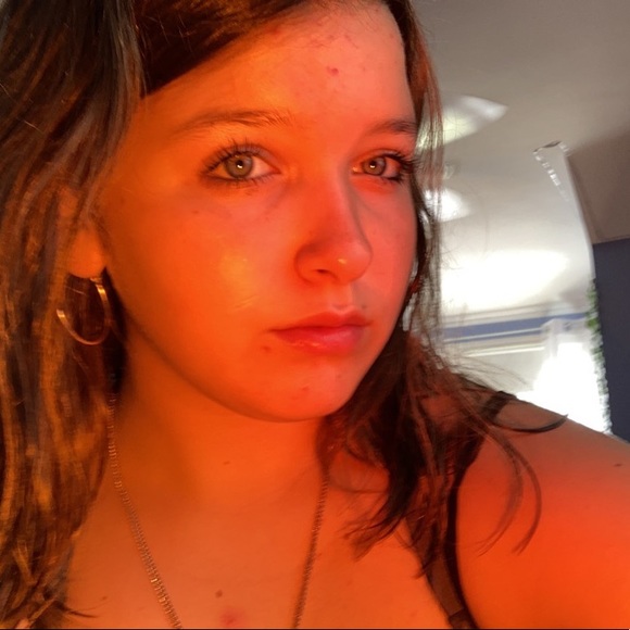 Profile Picture of Camryn Locastro (@camryn_gl) on Poshmark