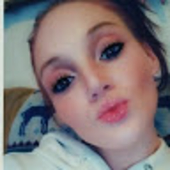 Profile Picture of Julie Fields (@1badcrybaby) on Poshmark