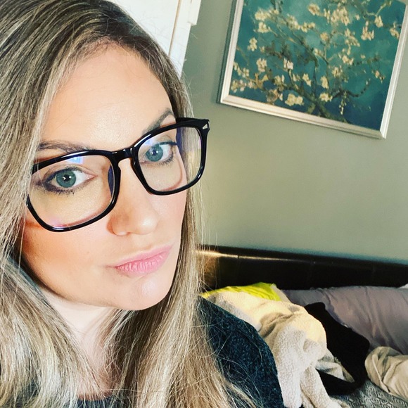 Profile Picture of Desaray Wilson (@rhiannonraven) on Poshmark