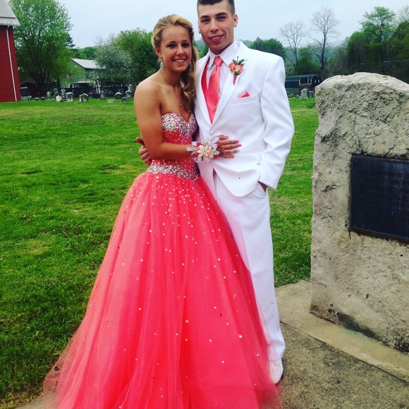 Profile Picture of Kaitlyn Querry (@kait0521) on Poshmark