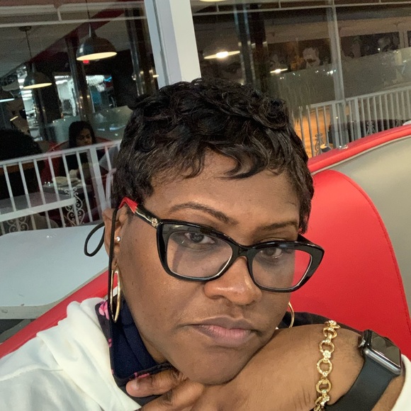 Profile Picture of Tikia Barbee (@tiara46219) on Poshmark