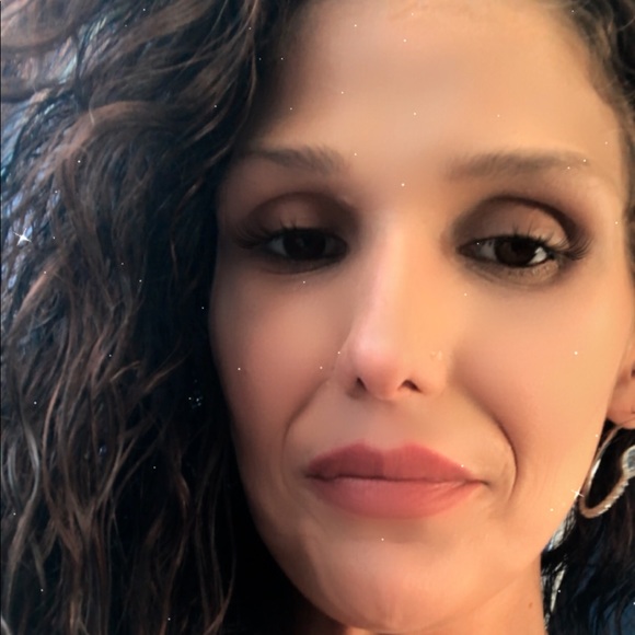 Profile Picture of Bianca Vera (@bee0427) on Poshmark