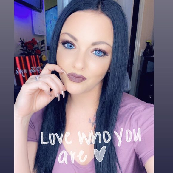 Profile Picture of Jacqueline Hicks (@jacquelinehi791) on Poshmark