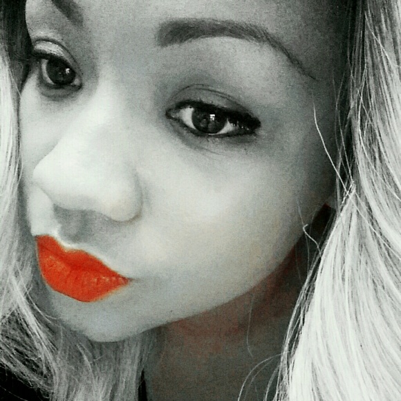 Profile Picture of Leslie Billotte (@lelefknbabiie) on Poshmark