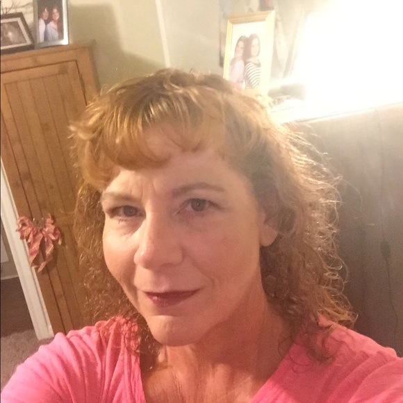 Profile Picture of Debra Roelse (@droelse1234) on Poshmark