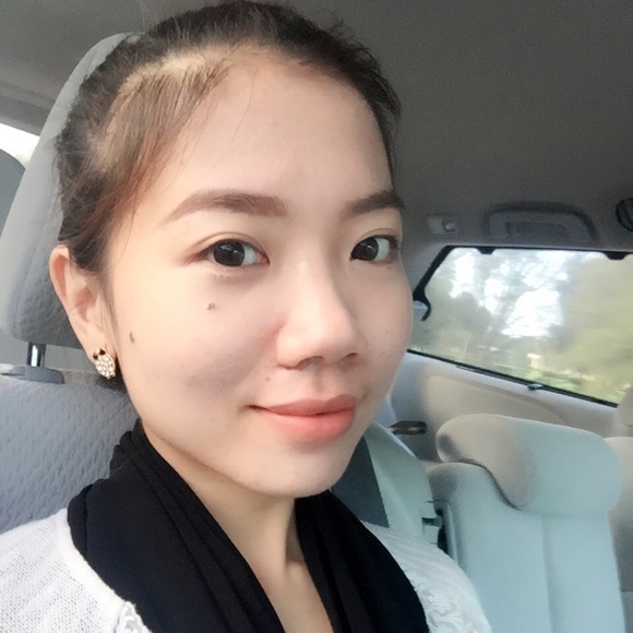 Profile Picture of Truc Luu (@trucluu1994) on Poshmark