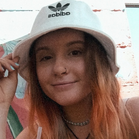 Profile Picture of Emmarie Hecker (@ehecker03) on Poshmark
