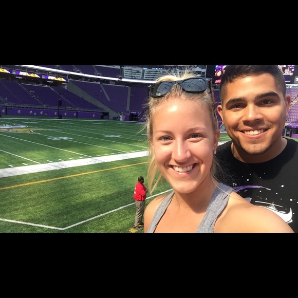 Profile Picture of Anne Broberg (@abroberg123) on Poshmark