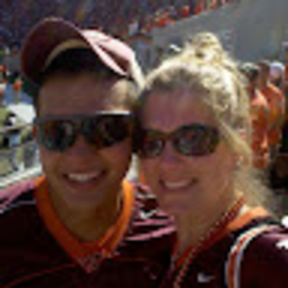 Profile Picture of Stephanie Bortner (@sjbortner) on Poshmark