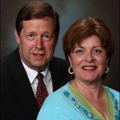 Profile Photo of Karen & Dan Hoemeke (@TheHoemekeGroup) on Twitter