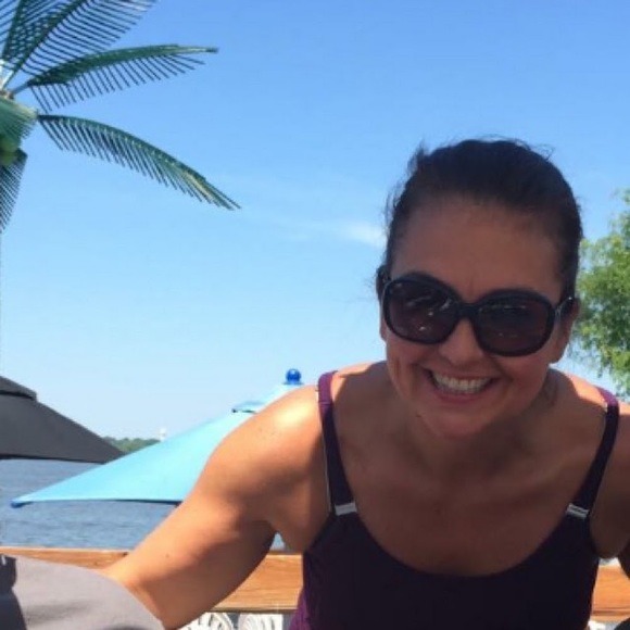 Profile Picture of Mirela Stefanescu (@mstefanescu1976) on Poshmark