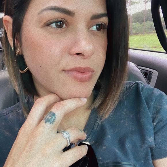 Profile Picture of Débora Flores dos santos de mello (@de1218) on Poshmark
