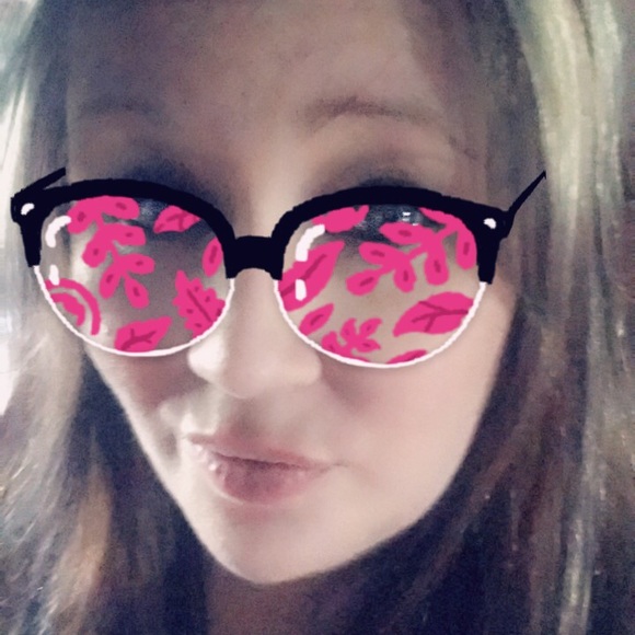 Profile Picture of Danielle Chace (@dchace) on Poshmark