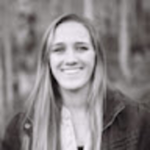 Profile Picture of Danielle Gardiner (@dgardiner21) on Poshmark