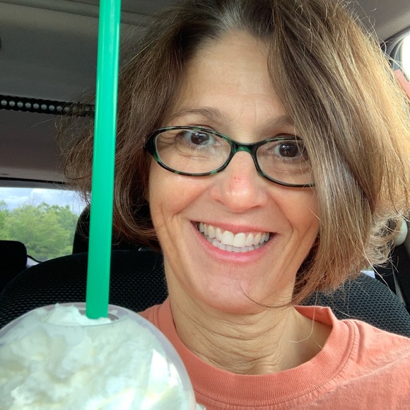 Profile Picture of Kelly Mcalpine (@kelly_mcalpine) on Poshmark