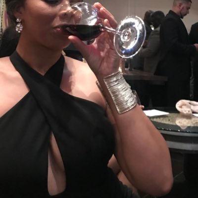 Profile Picture of Auntie Bamz (@TallGlassofStyL) on Twitter