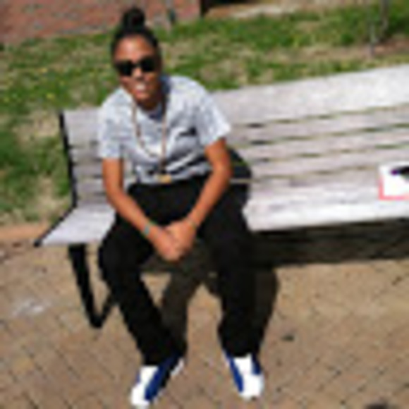 Profile Picture of Ariana Lugo (@lugoariana) on Poshmark