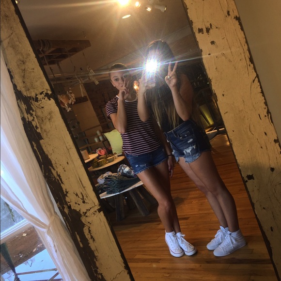 Profile Picture of Haley Ferris (@haleyferria) on Poshmark