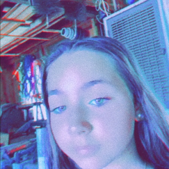 Profile Picture of Avery Chase (@averyc127) on Poshmark