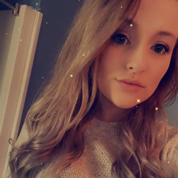 Profile Picture of Alicia Priddle (@littlepriddle16) on Poshmark