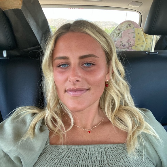 Profile Picture of Hailey Tuttle (@haileytut) on Poshmark
