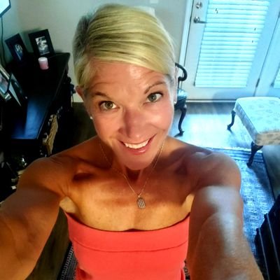 Profile Picture of Dawn Byrnes (@tarheelangelrun) on Twitter