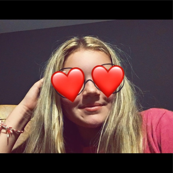 Profile Picture of Elizabeth Griffin (@lizigrace111) on Poshmark