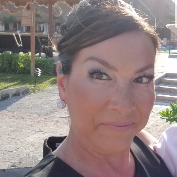 Profile Picture of Shirleyanne Soloway (@sseely1) on Poshmark