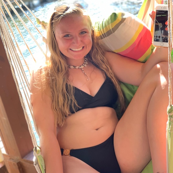 Profile Picture of Elizabeth Drauszewski (@edrauszewski) on Poshmark