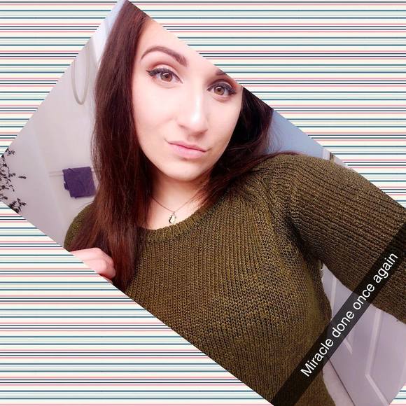 Profile Picture of Elisabeth Andrews (@eandrews85) on Poshmark