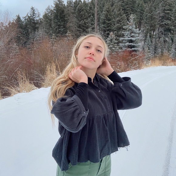 Profile Picture of Natalie Spraker (@natspraker) on Poshmark