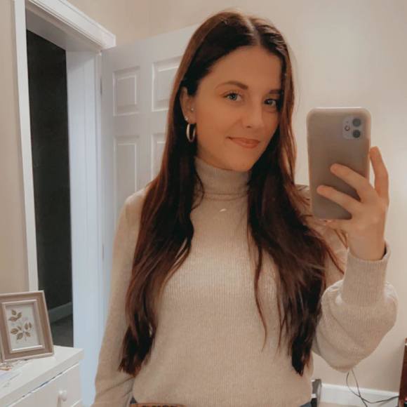 Profile Picture of Madyson Kukla (@15sniecinskim) on Poshmark