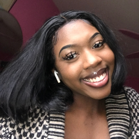 Profile Picture of Makini Maiga (@makini_) on Poshmark