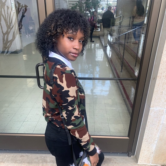 Profile Picture of Artasia Fleming (@lovelytasiaa) on Poshmark