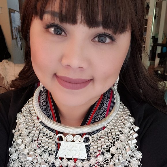 Profile Picture of Pang Lo (@pajhuablauj) on Poshmark