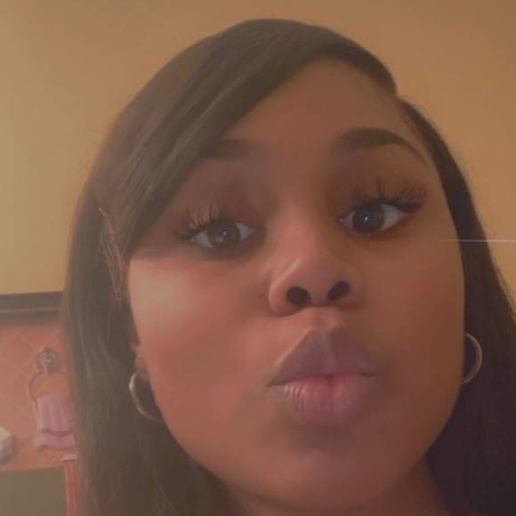 Rae rae Carelessx - Poshmark Profile Picture of Rae rae Carelessx (@raerae74ify) on Poshmark