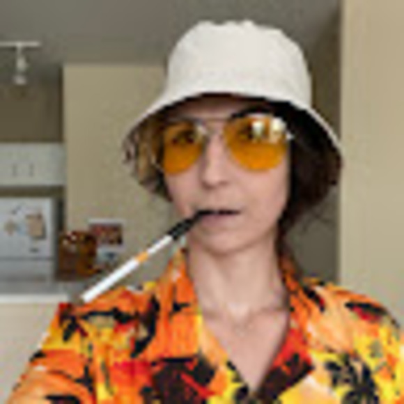 Profile Picture of Mary quinn Ottoway (@quinnottoway) on Poshmark