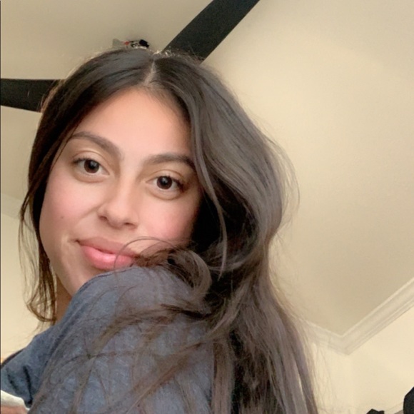Profile Picture of Jasmin Cordova (@jamencordova16) on Poshmark