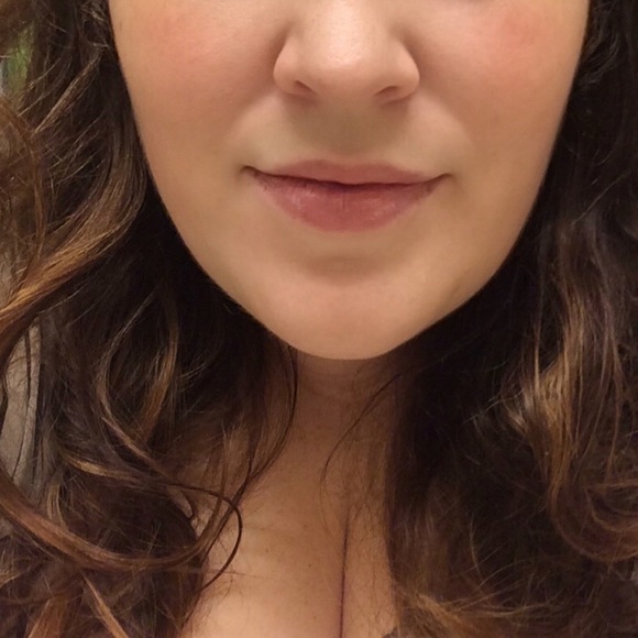 Profile Picture of R Bell (@arrahbell) on Poshmark