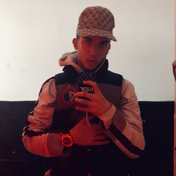 Profile Picture of Daniel Khan (@danielkhan238) on Poshmark