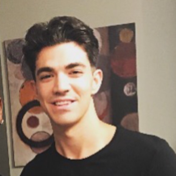 Profile Picture of David Nyemchek (@davidnyem) on Poshmark