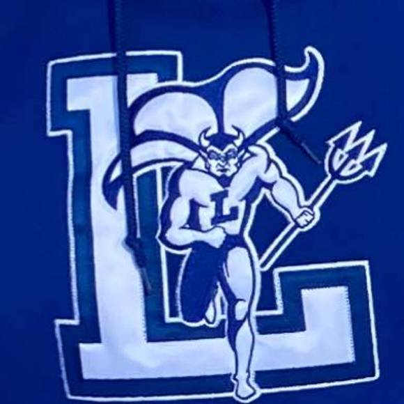 Profile Picture of Daniel Simons (@dsimons2006) on Poshmark