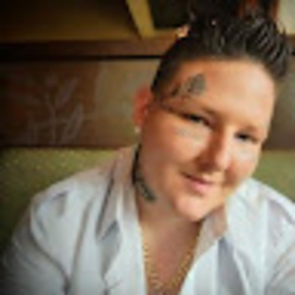 Profile Picture of Melanie Sakers (@melaniesakers) on Poshmark