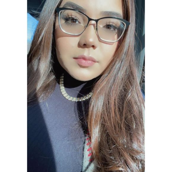 Profile Picture of Elizabeth Becerra (@elizabethbec867) on Poshmark