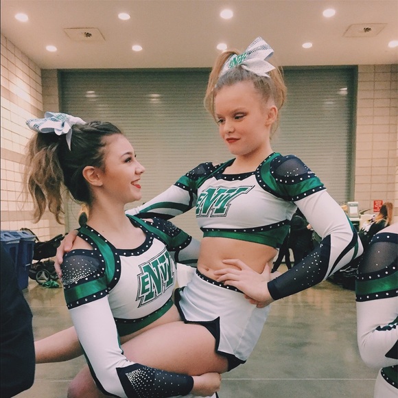 Profile Picture of Hanna Balester (@hanna_balester) on Poshmark