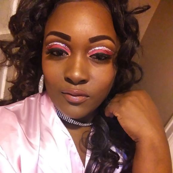 Profile Picture of Nichole Jones (@cokolove85) on Poshmark