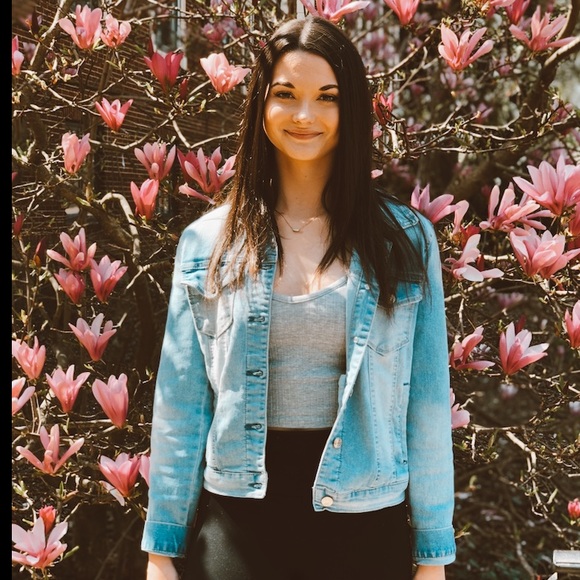 Profile Picture of Meagan Thomas (@mthomas1624) on Poshmark