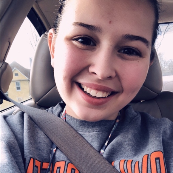 Profile Picture of Whitney Fimple (@littlemissw11) on Poshmark